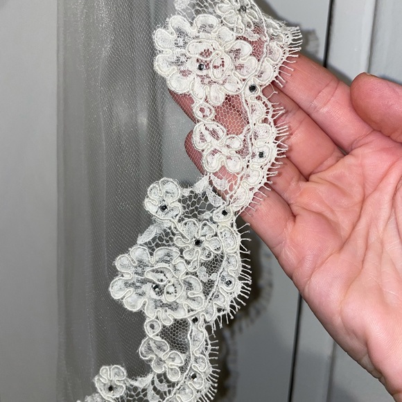 Fingertip Veil main image 4